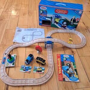 BATTERY OPERATED SIR TOPHAM HATT FIGURE 8 SET Thomas Train Wooden Railway